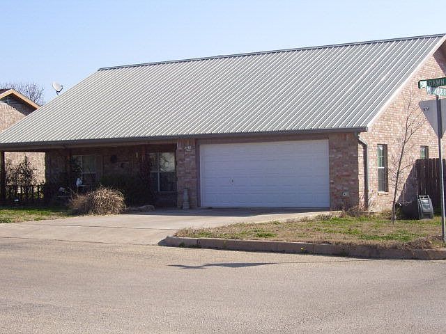 1st image of 625 Dawn Ln