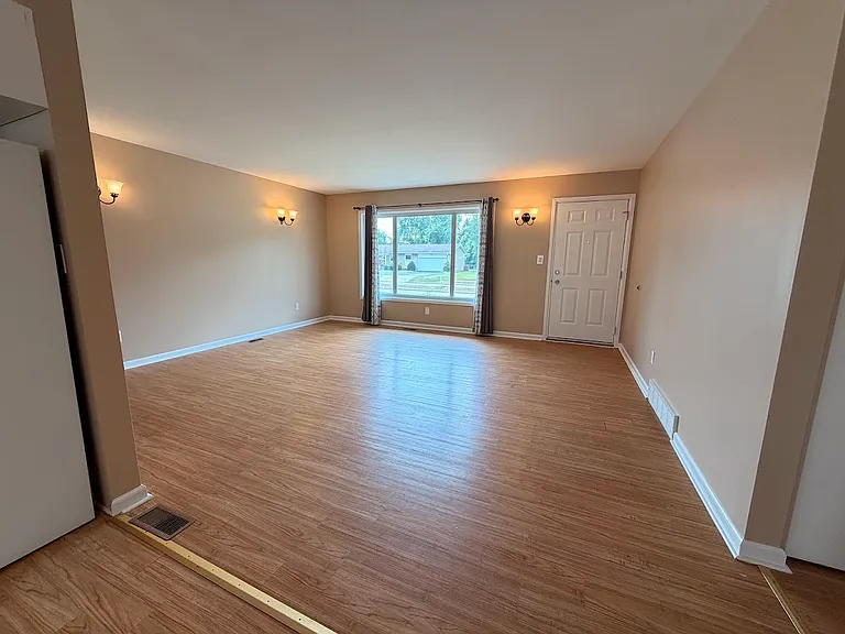 29594 Maplewood St — Photo 10