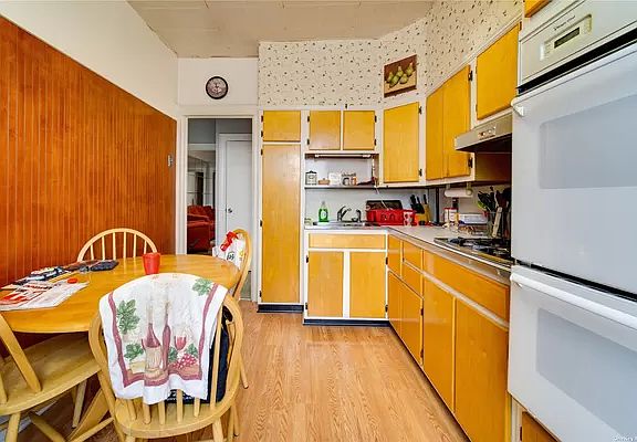 4th image of 2583 46th St