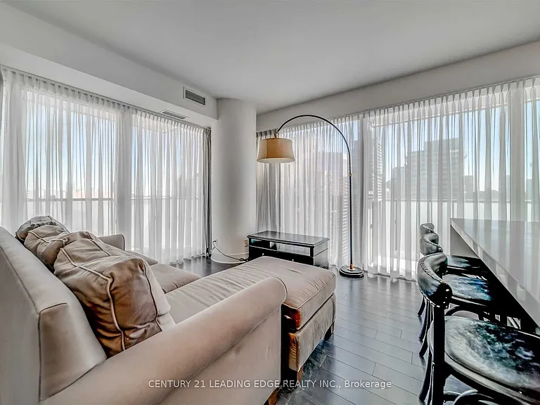 1080 Bay St #2302 — Photo 4