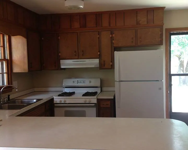 2305 Lawrence Dr — Photo 5