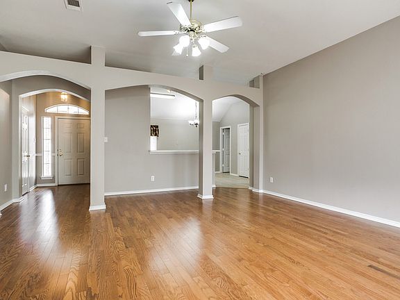 4th image of 1512 Hampton Dr
