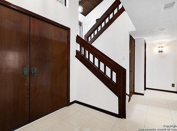 5th image of 303 Wood Shadow St