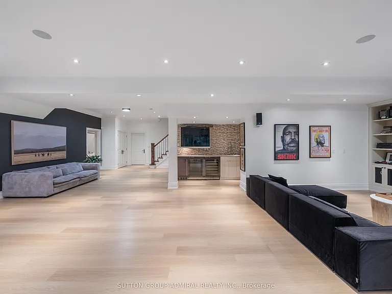 35 Wentworth Ave — Photo 34
