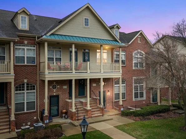 420 Old Pine Way, Walled Lake, MI 48390