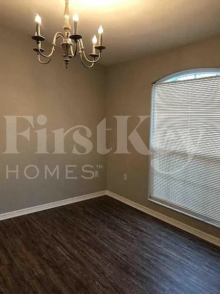 3 bed, 2.0 bath, 1864 sqft, $2,075 — Photo 4