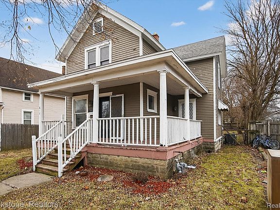 3rd image of 812 Bacon St
