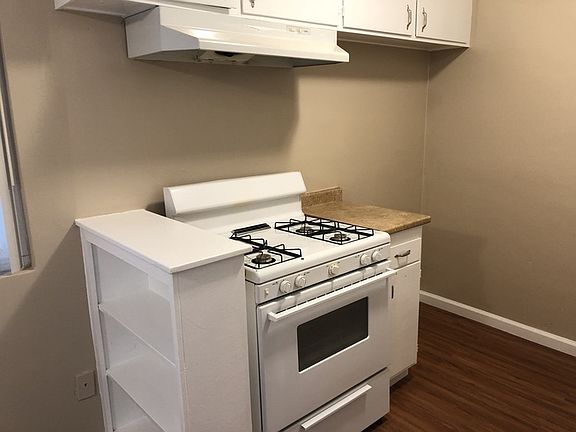 2nd image of 7548 Lexington Ave APT 7