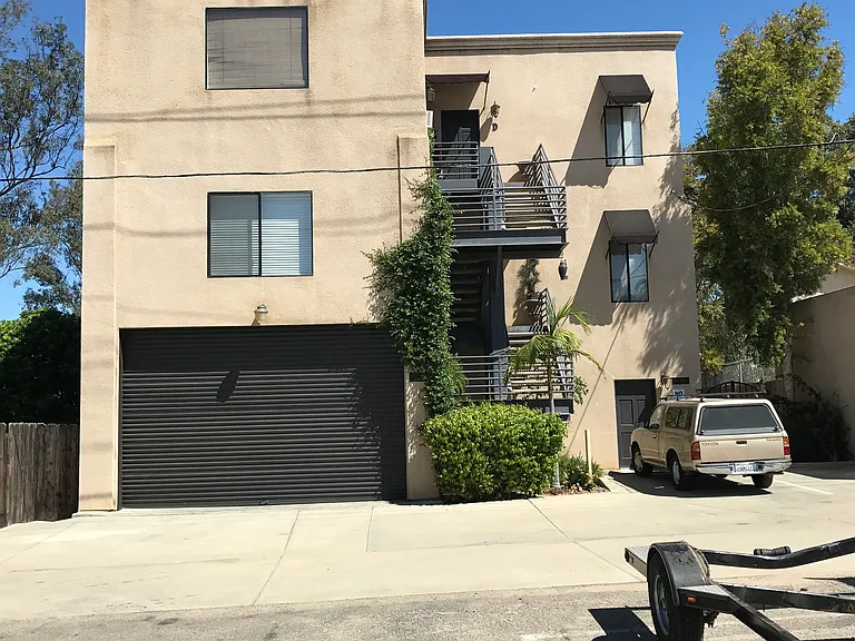 B St — Photo 7