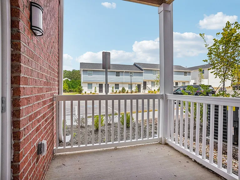 Oak Tree Apartments & Townhomes — Photo 34