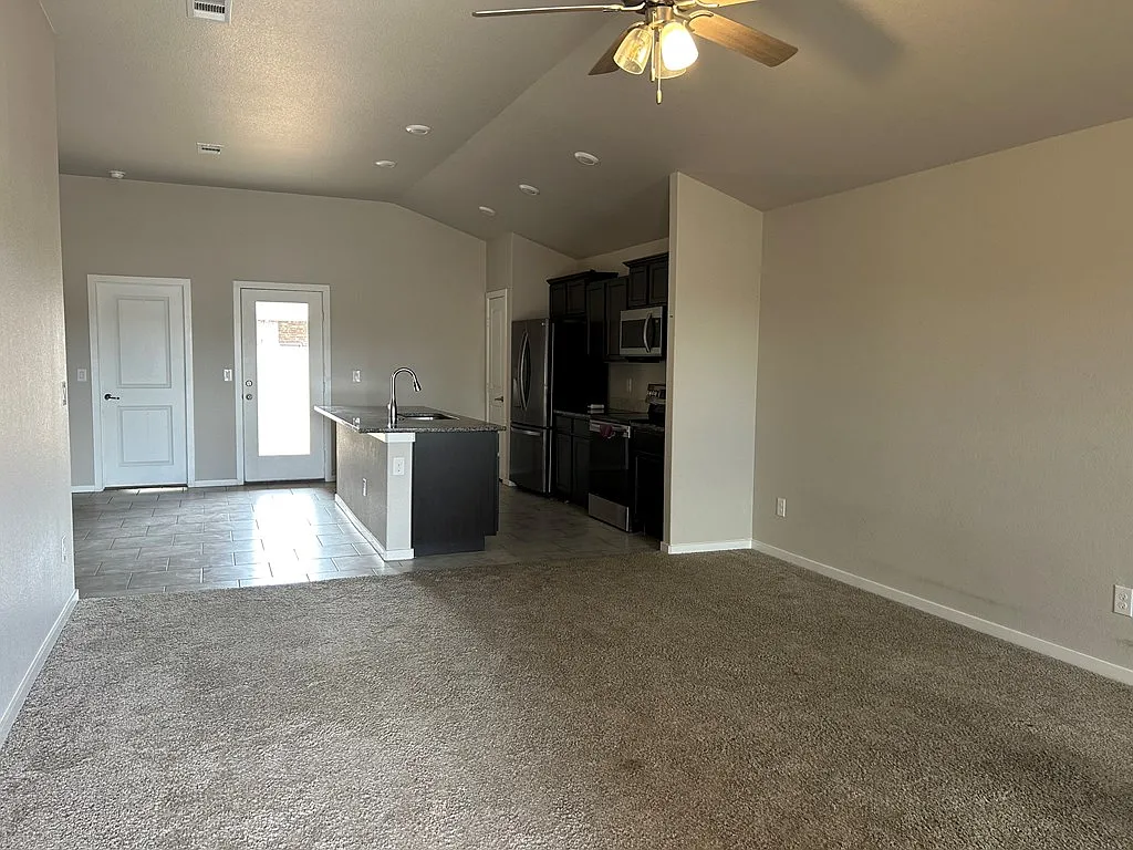 3 bed, 2.0 bath, 1453 sqft, $2,400 — Photo 2