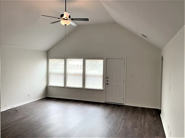 1212 Gardenia Cir — Photo 10