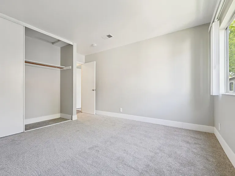 Kentwood Apartments — Photo 8