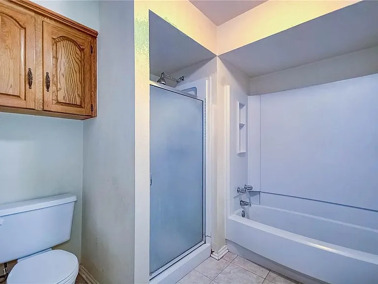 1104 Wimbledon Ln — Photo 4