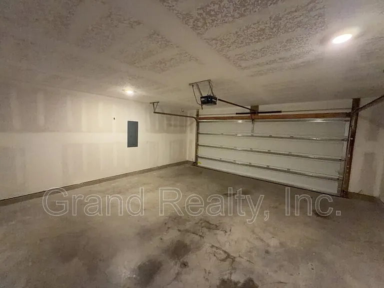 5431 Peach Dr — Photo 31