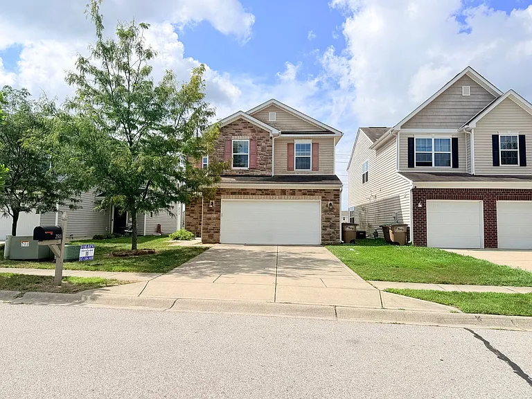 2513 Shadow Bend Dr — Photo 1