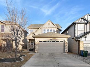 214 W Royal Oak Bay NW, Calgary, AB T3G 6A4