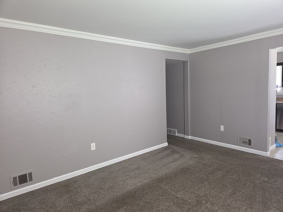5th image of 14746 Miller St