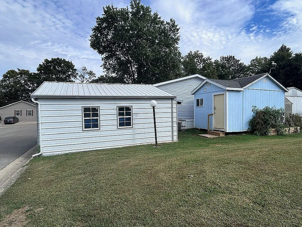 201 Aquarius Dr photo 1