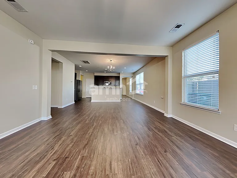 112 Orleans Ct — Photo 6