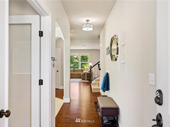 2nd image of 1233 Kiely Dr SE