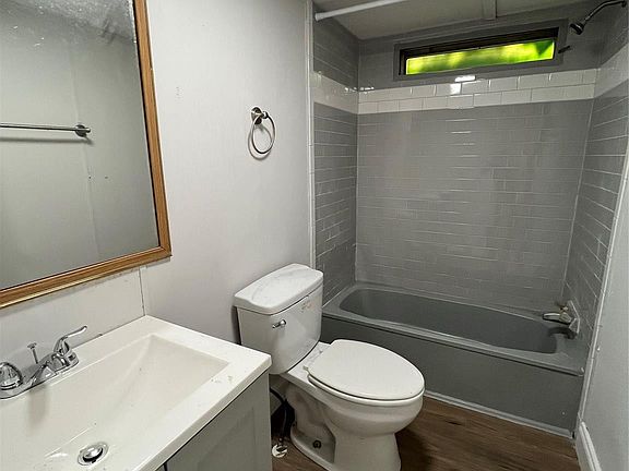 4th image of 585 Avenue D