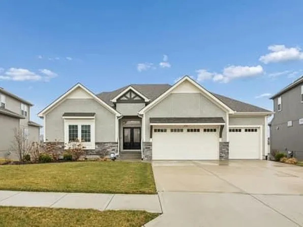 11502 S Roundtree St, Olathe, KS 66061