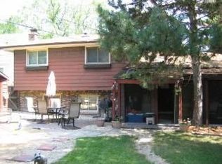 4 Woodstock Ave, Clarendon Hills, IL 60514