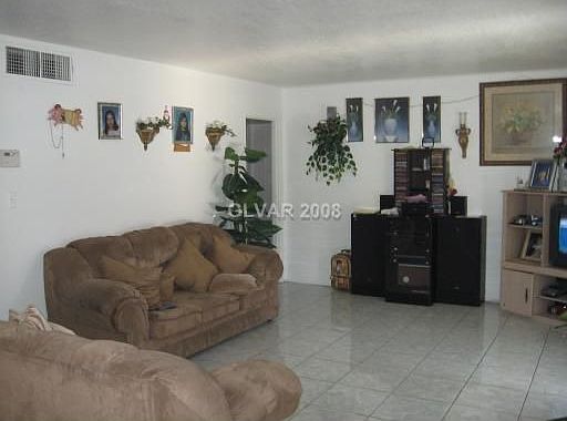  Another View of the Living Room. Very nice tile.