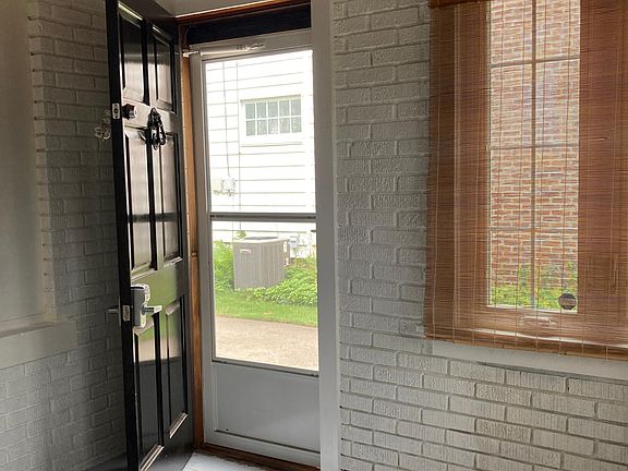 4th image of 218 N Sunnyside Ave