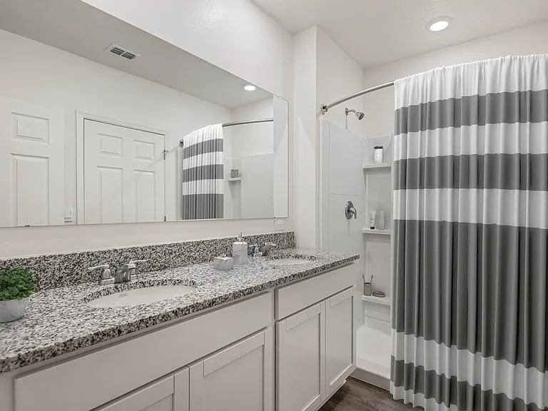 Cypress Bay — Photo 29