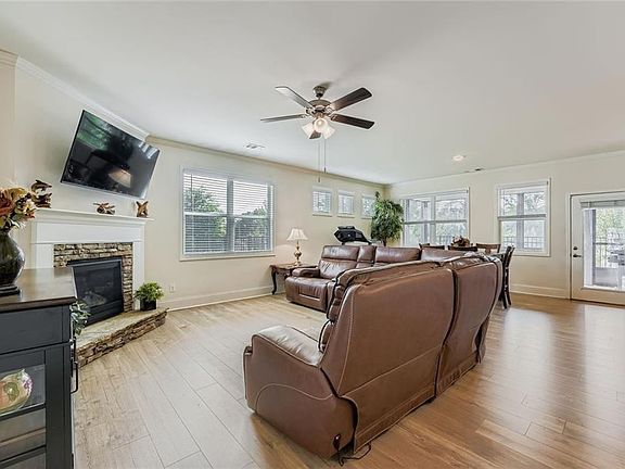 5th image of 137 Cranberry Blossom Way