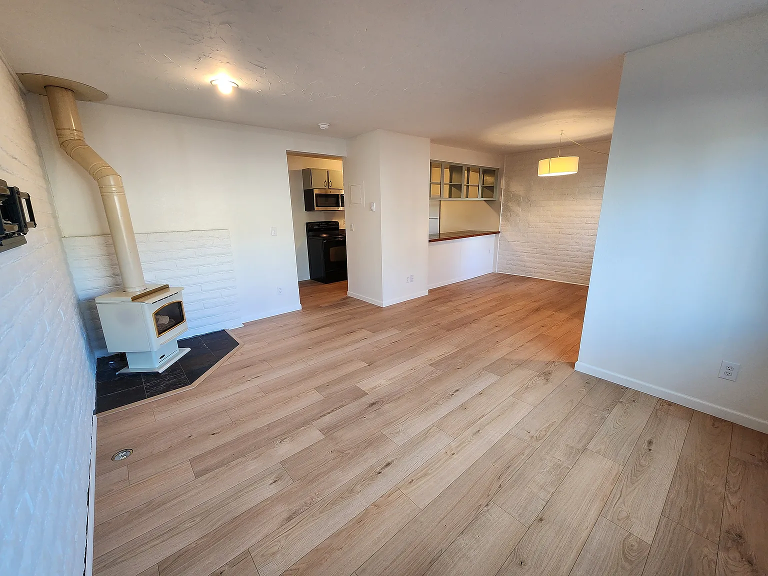 2 bed, 968 sqft, $2,800 — Photo 2