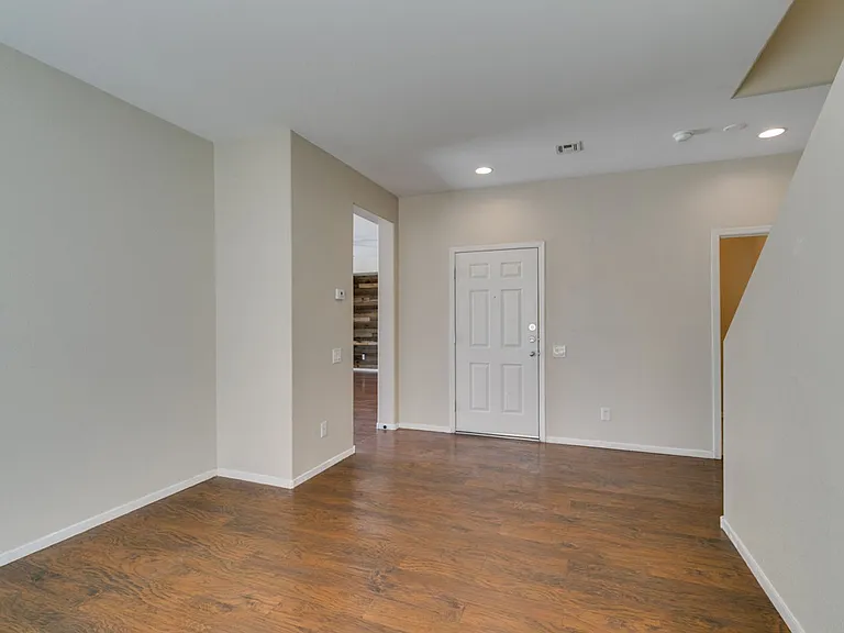 2925 Dowitcher Ave — Photo 2