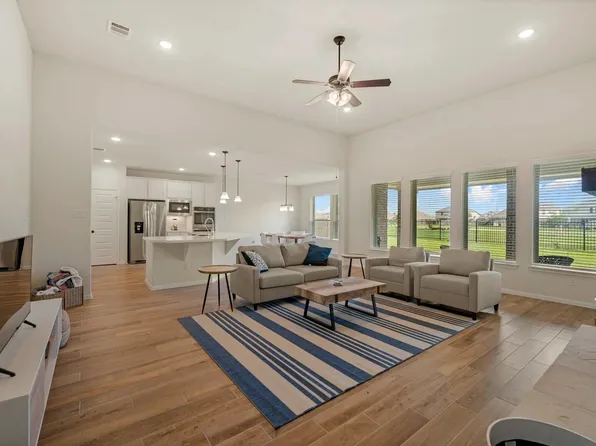 15015 Lake Shore Ave #B, Baytown, TX 77523