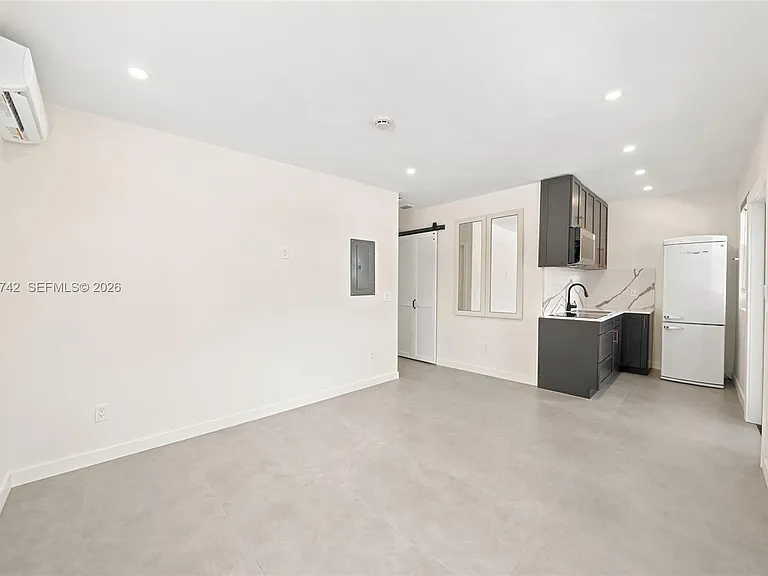 1861 NW 27th St #3 — Photo 4