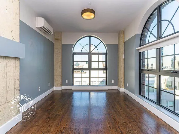 187 Kent Avenue image 1 of 20