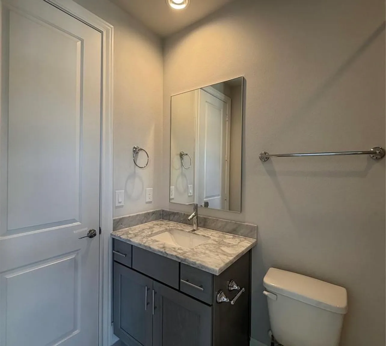 1 bed, 2200 sqft, $900 — Photo 2