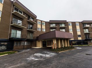 9820 S Pulaski Rd APT 205-2, Oak Lawn, IL 60453