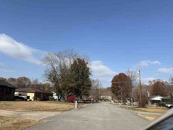 Exterior Neighborhood (street photo)