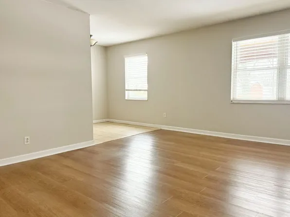 700 Village Ln, 700 Village Ln APT 4, Newburgh, IN 47630