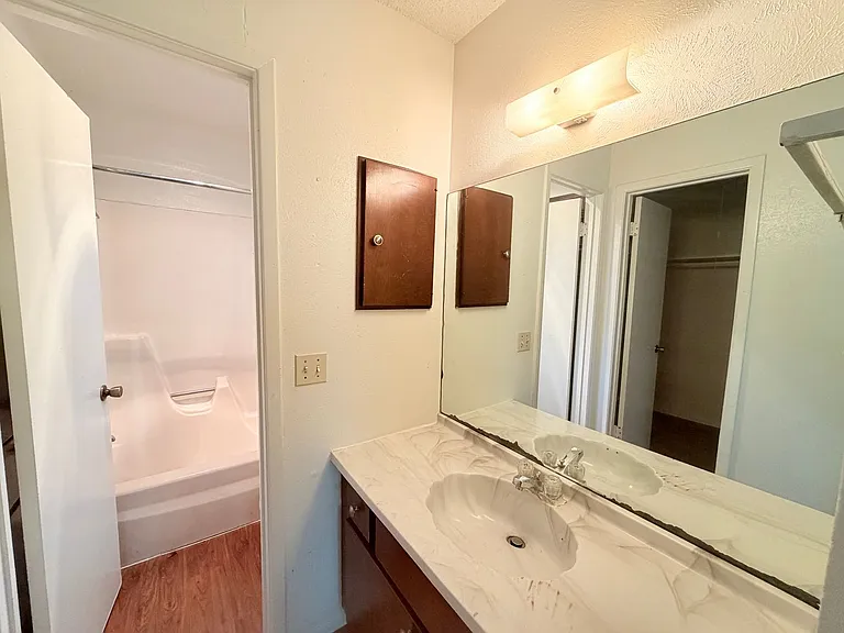 10904 Meadgreen Ct — Photo 21