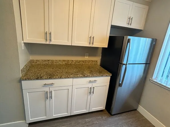 Sutter Crossing Apartments, 5939 Sutter Ave APT 4, Carmichael, CA 95608