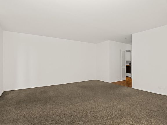 4th image of 777 N Michigan Ave APT 2206