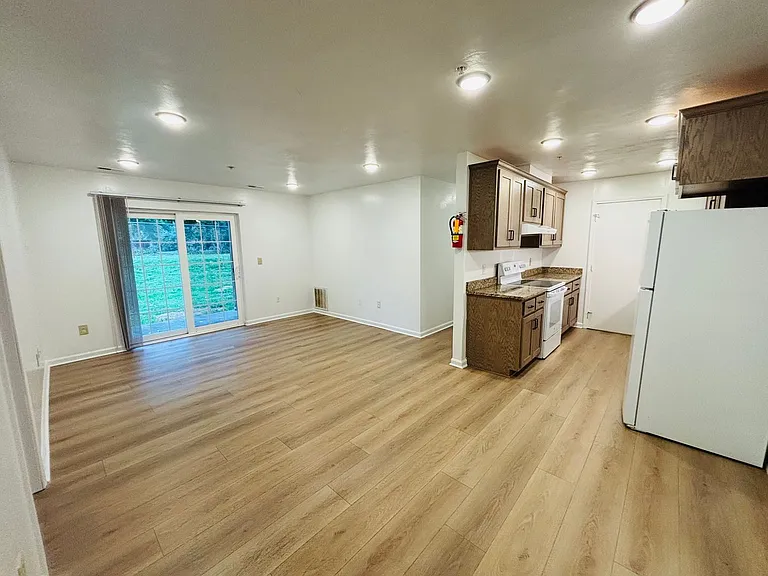 927AB - 410 Houston St. - DM — Photo 61