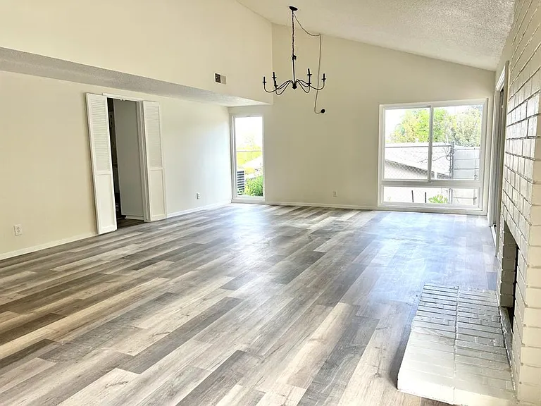 24360 Crestlawn St — Photo 17