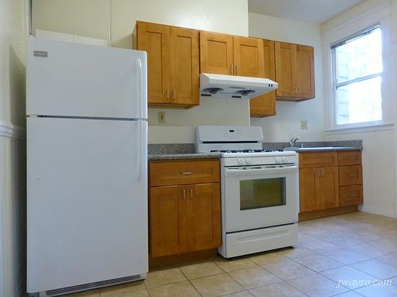 2nd image of 1172 Stanyan St #1172