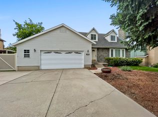 8480 S Jackson Hole Dr, Sandy, UT 84093