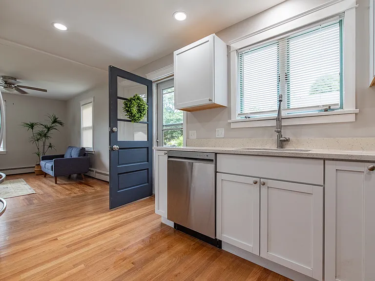 7 Wallis Ave — Photo 4