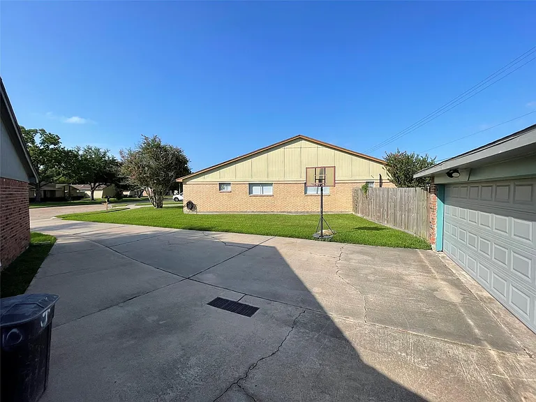 16510 Oxnard Ln — Photo 35